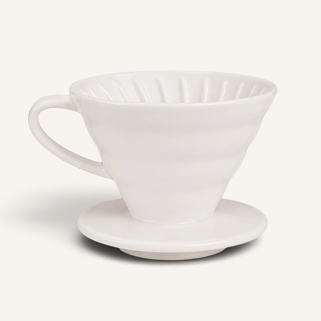 BrewCups beyaz seramik kahve demleme hunisi, modern ve şık tasarımlı filtre kahve ekipmanı