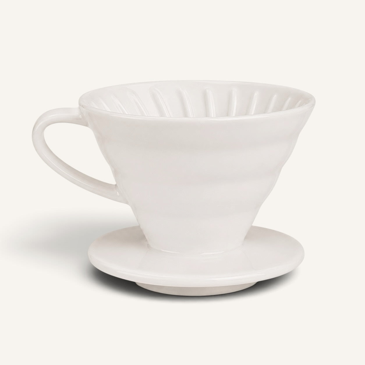 BrewCups beyaz seramik kahve demleme hunisi, modern ve şık tasarımlı filtre kahve ekipmanı